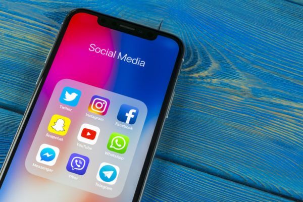 El nacimiento de internet social media redes sociales 